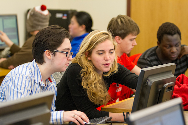 Students pair programming