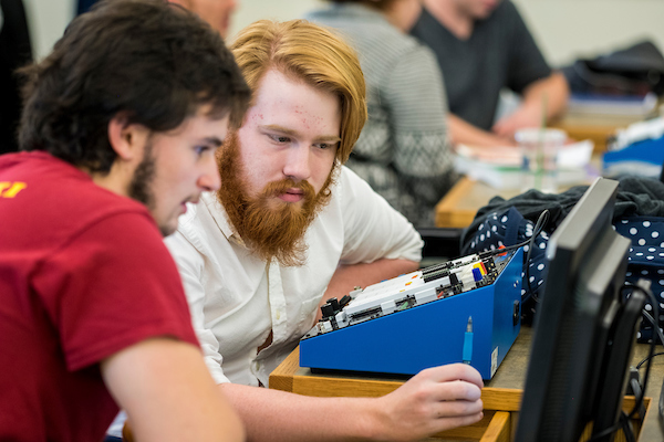 Students working on circuits lab for Computer Organization and Architecture