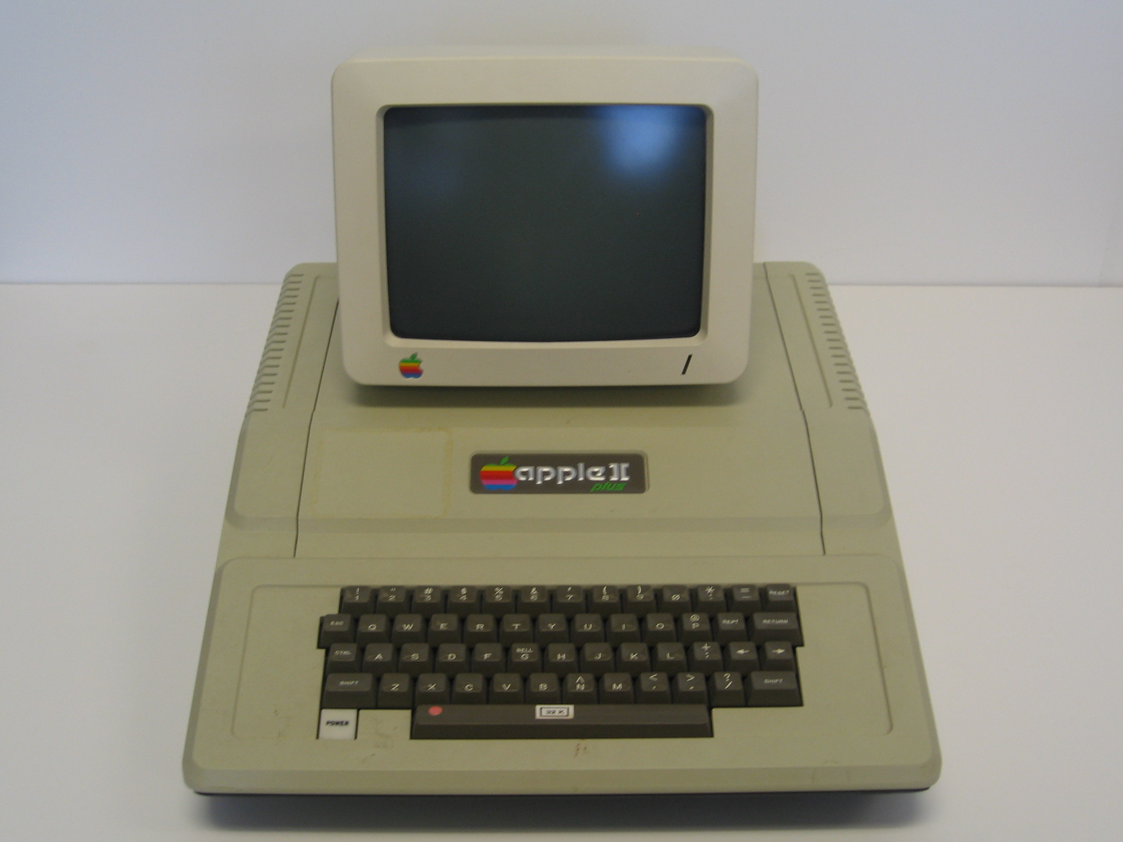 First 02. Apple Computer 2. Apple II Plus. Apple II 1977. Первый компьютер Apple 2.